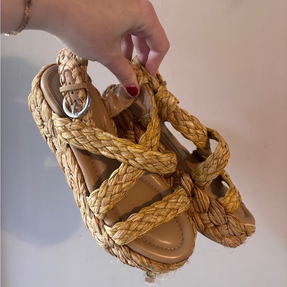 Marc Fisher Woven Platform Sandals Size 7